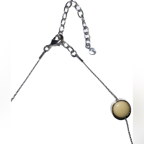 Silver tone choker necklace with cream round silver chain - Picture 3 of 3